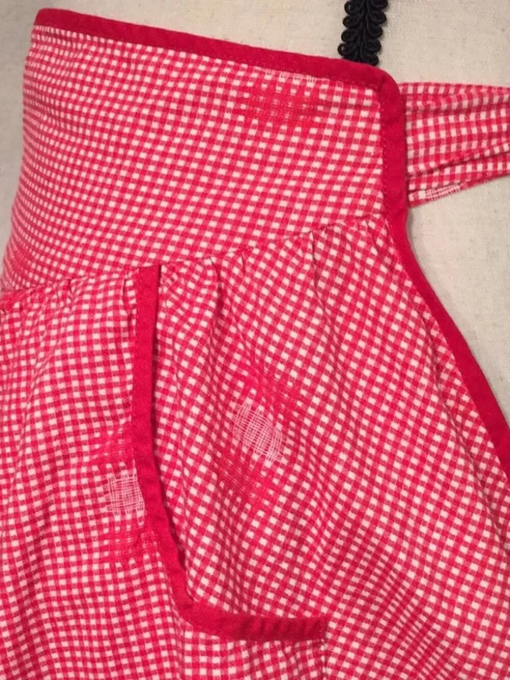 Vintage hand made red white gingham scalloped half apron